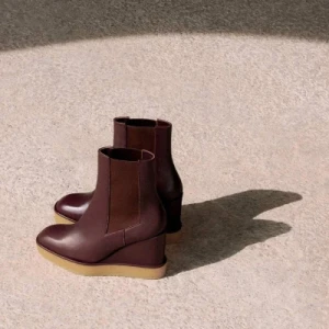 BOOTIES