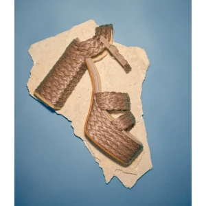 ΓΥΝΑΙΚΕΙΑ ΠΑΠΟΥΤΣΙΑ