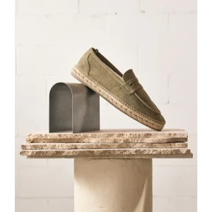 ΑΝΔΡΙΚΑ ΠΑΠΟΥΤΣΙΑ