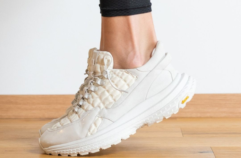 SNEAKERS - THE KEY TO A TRENDY AND COMFORTABLE LOOK 
