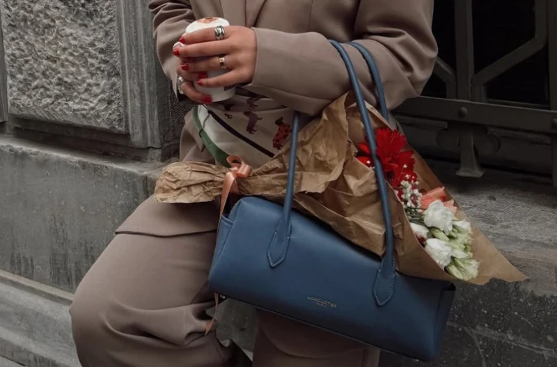 Street Style Inspo: Η Χριστίνα Σταυροπούλου με την It-Bag της Lancaster